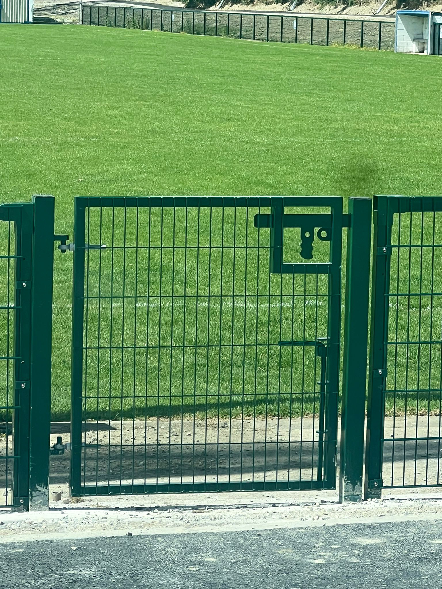 Mesh Panel Gate 1.7M x 1.2M Green with Base Plate